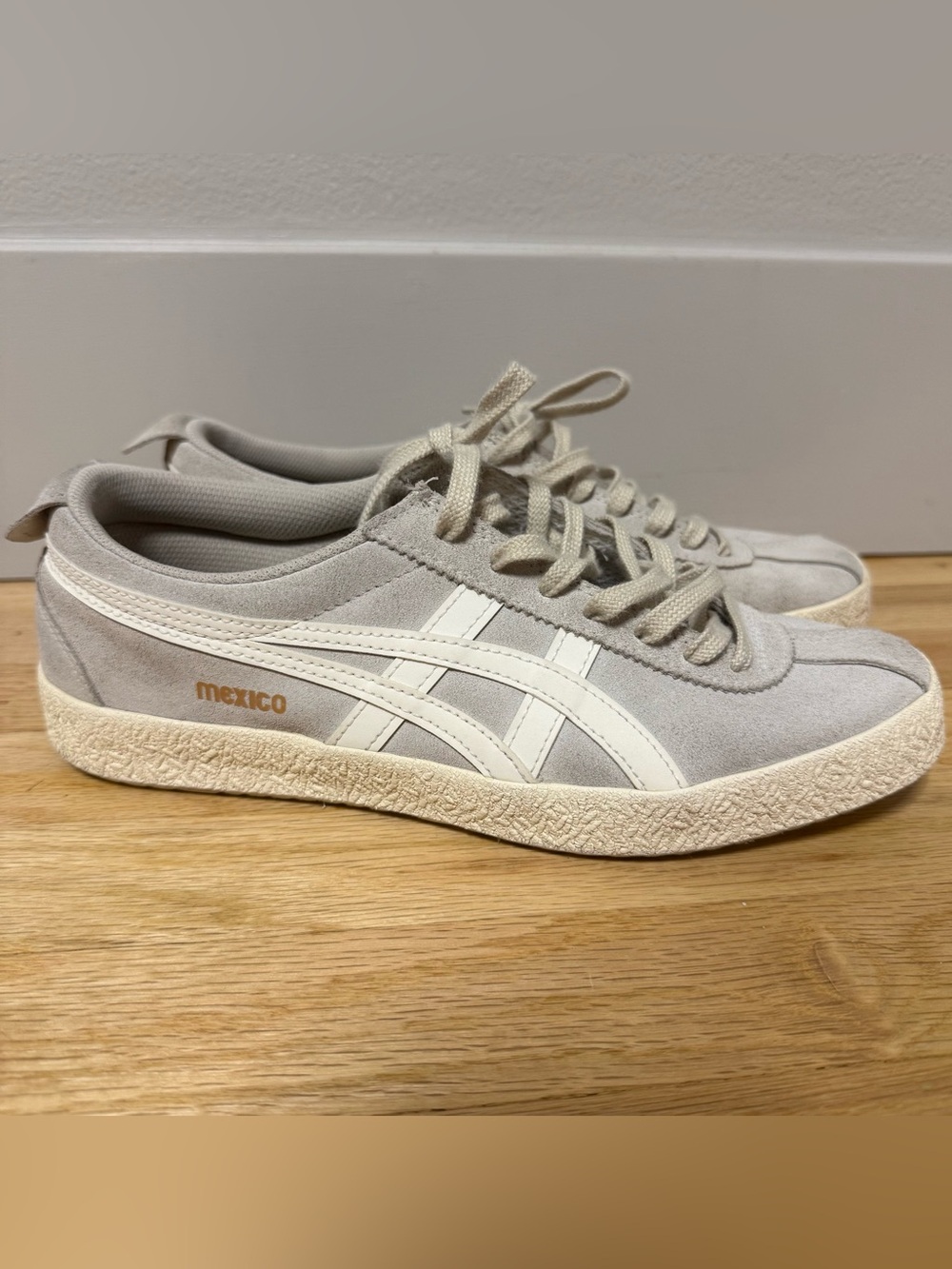 Onitsuka Tiger Mexico 66 Suede Sneakers in Light Beige USED 7.5 / 40.5